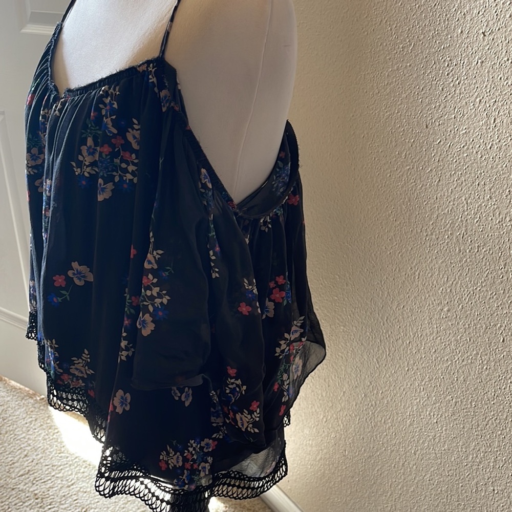 Button-up Spaghetti String Blouse - Picture 2 of 4